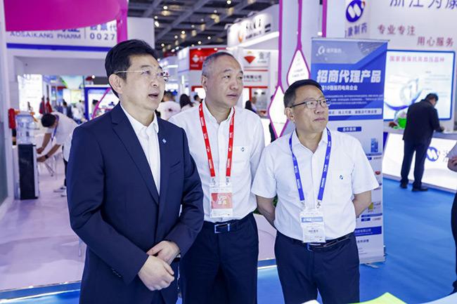 天山藥業(yè)參加第90屆中國國際醫(yī)藥原料藥/中間體/包裝/設(shè)備交易會第88屆全國藥品交易會